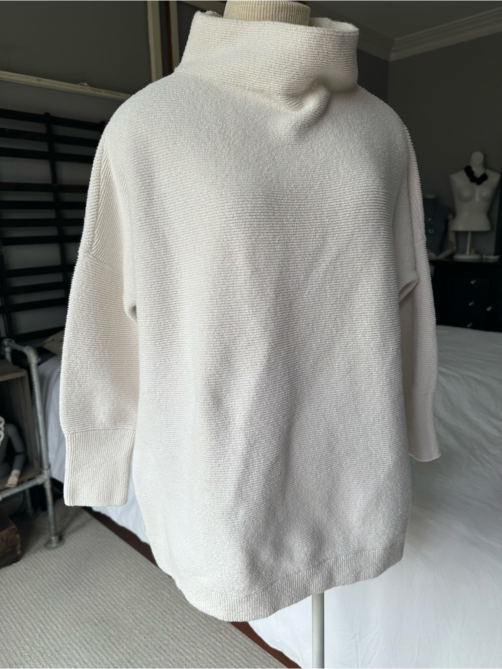 Free People white funnel neck ribbed sweater, size medium - Picture 4 of 12